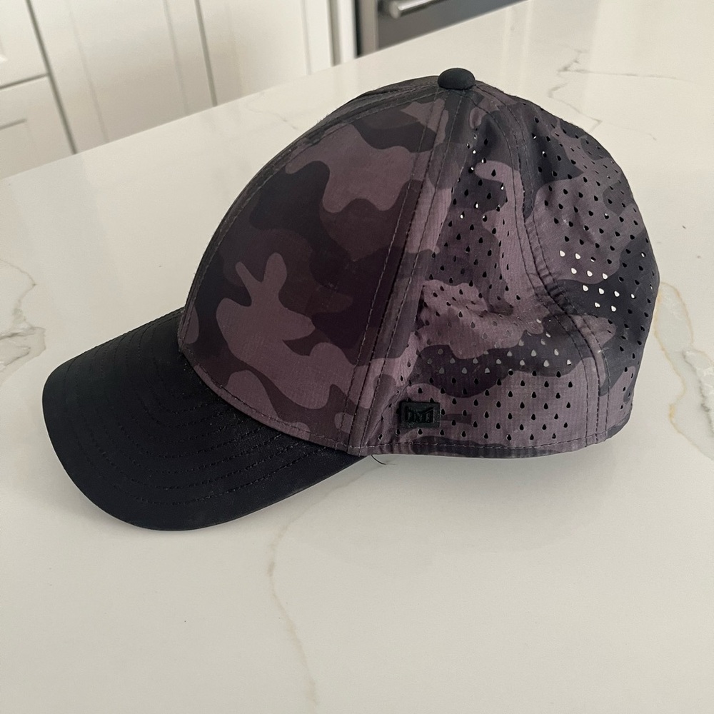 Melin performance hat, camo design